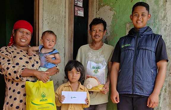 Bantuan Sembako dan Uang Saku untuk Yatim Dhuafa